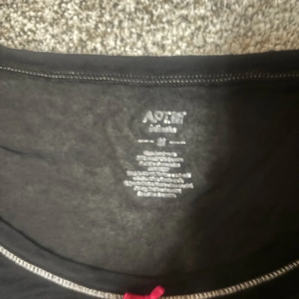 2 sets‎ of pajamas
